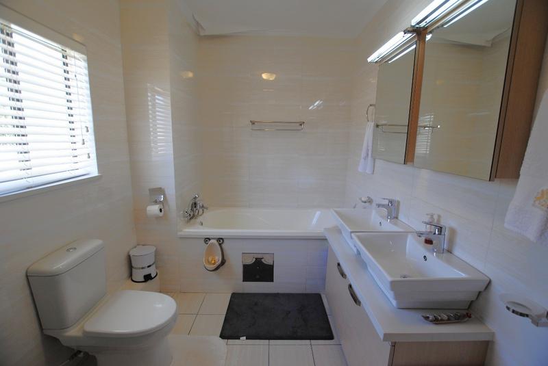 To Let 3 Bedroom Property for Rent in Broadacres Gauteng