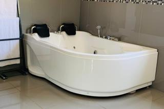 5 Bedroom Property for Sale in The Orchards Gauteng