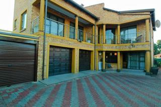 5 Bedroom Property for Sale in The Orchards Gauteng