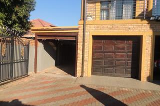 5 Bedroom Property for Sale in The Orchards Gauteng