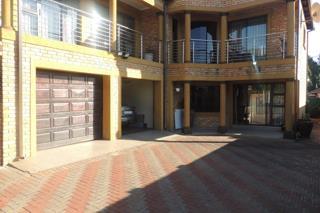 5 Bedroom Property for Sale in The Orchards Gauteng
