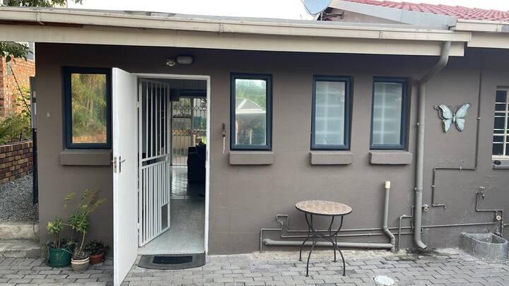 To Let 1 Bedroom Property for Rent in Ferndale Gauteng