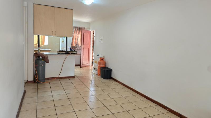 2 Bedroom Property for Sale in Annlin-wes Gauteng