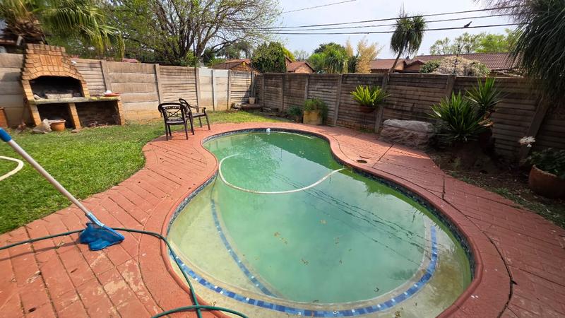 2 Bedroom Property for Sale in Doornpoort Gauteng