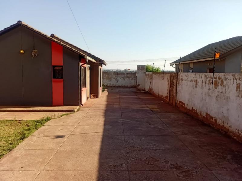 2 Bedroom Property for Sale in Protea Glen Gauteng