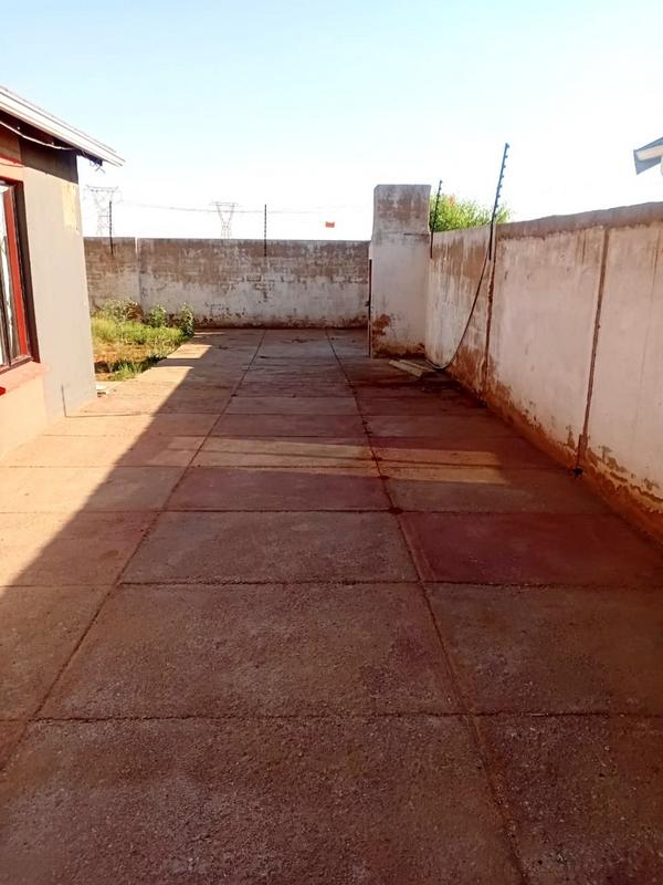 2 Bedroom Property for Sale in Protea Glen Gauteng