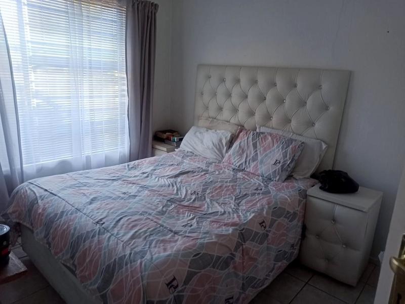 2 Bedroom Property for Sale in Suideroord Gauteng