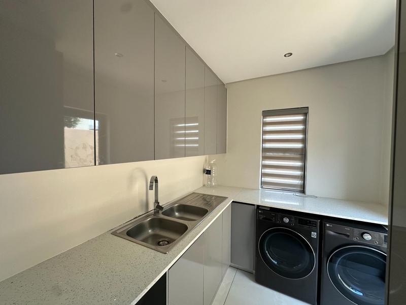 To Let 4 Bedroom Property for Rent in Louwlardia Gauteng