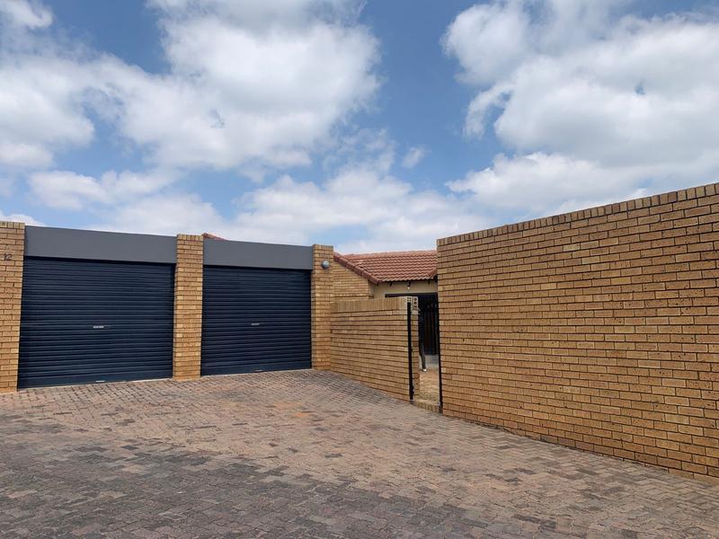 2 Bedroom Property for Sale in Halfway Gardens Gauteng