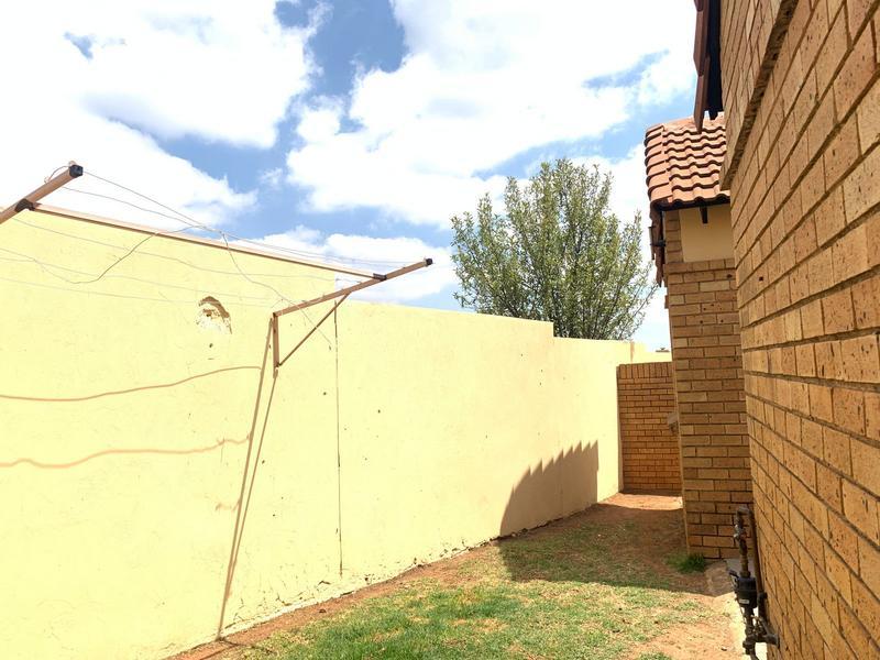 2 Bedroom Property for Sale in Halfway Gardens Gauteng