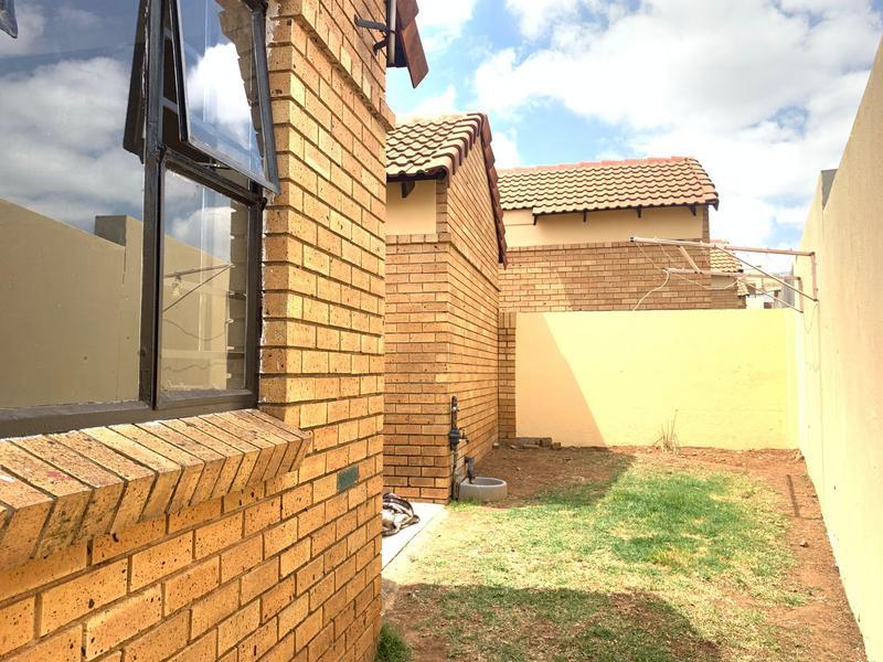 2 Bedroom Property for Sale in Halfway Gardens Gauteng