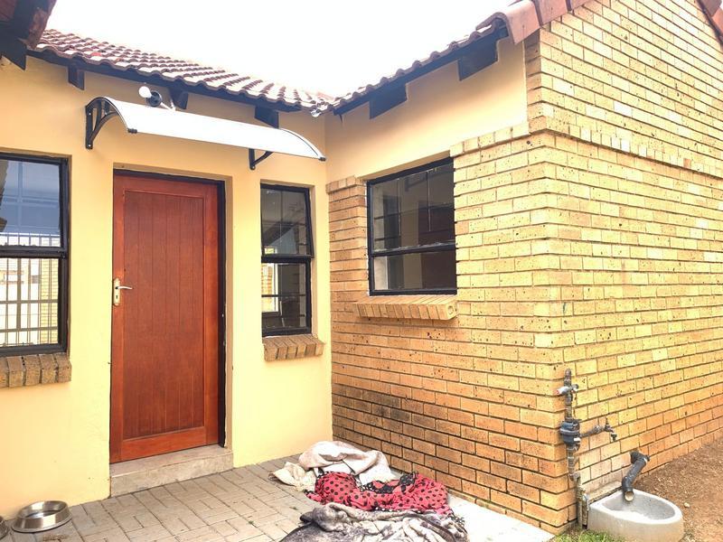 2 Bedroom Property for Sale in Halfway Gardens Gauteng