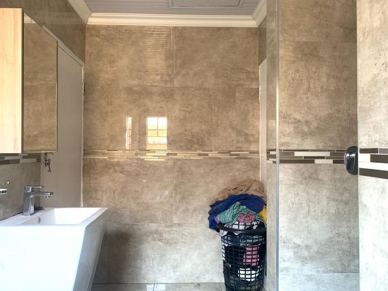 2 Bedroom Property for Sale in Halfway Gardens Gauteng