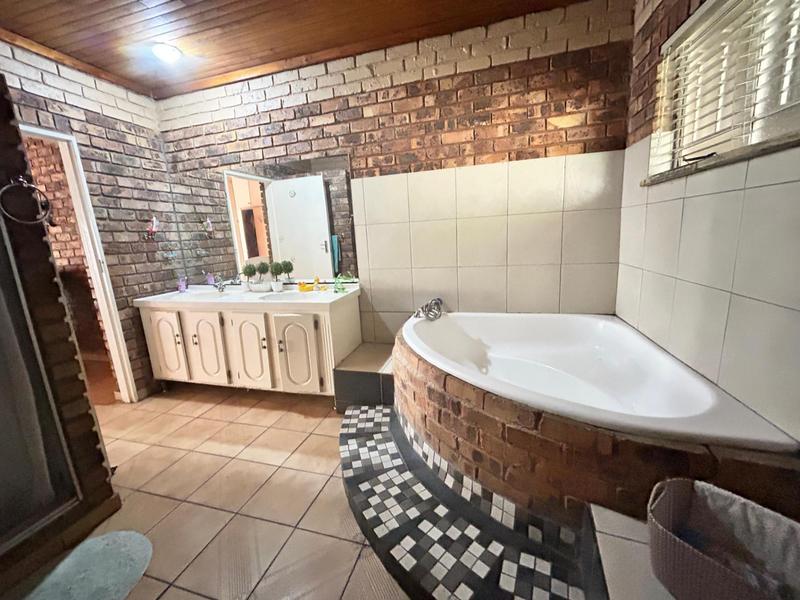 5 Bedroom Property for Sale in Brakpan Gauteng