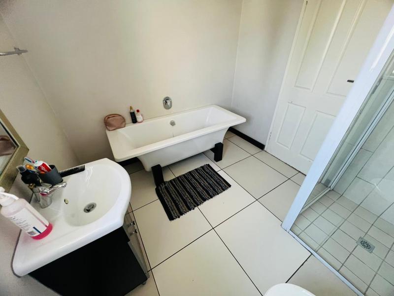 3 Bedroom Property for Sale in Halfway Gardens Gauteng