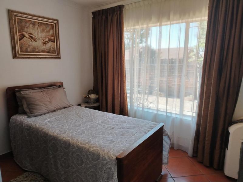 To Let 4 Bedroom Property for Rent in Rooihuiskraal North Gauteng