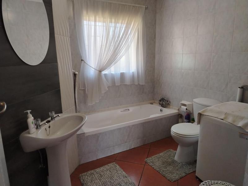 To Let 4 Bedroom Property for Rent in Rooihuiskraal North Gauteng