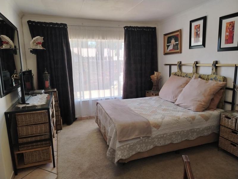 To Let 4 Bedroom Property for Rent in Rooihuiskraal North Gauteng