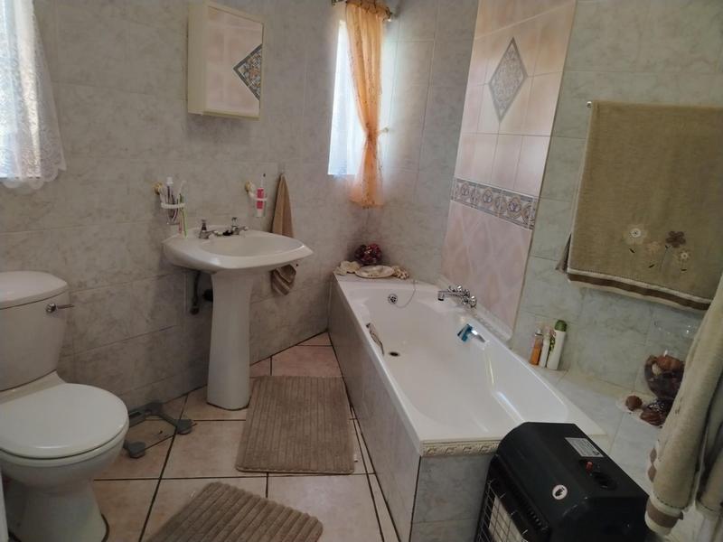 To Let 4 Bedroom Property for Rent in Rooihuiskraal North Gauteng