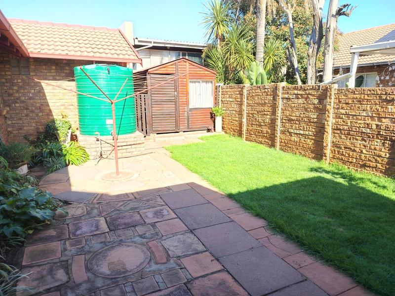To Let 4 Bedroom Property for Rent in Rooihuiskraal North Gauteng