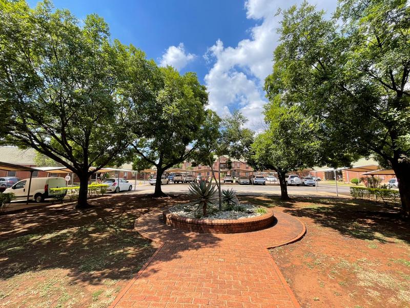 Commercial Property for Sale in Die Hoewes Gauteng