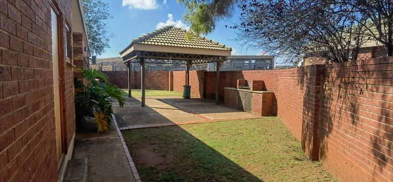 To Let commercial Property for Rent in Die Hoewes Gauteng