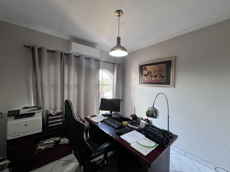 4 Bedroom Property for Sale in Magalieskruin Gauteng