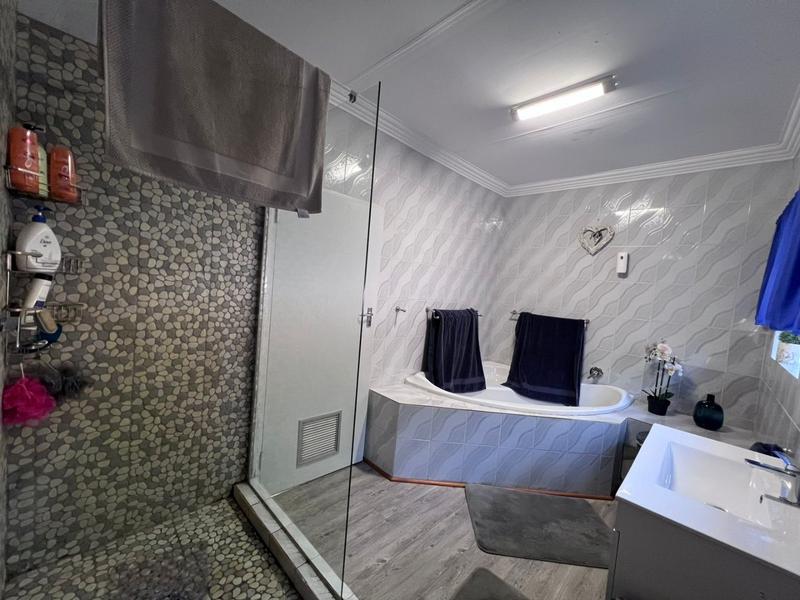 4 Bedroom Property for Sale in Magalieskruin Gauteng