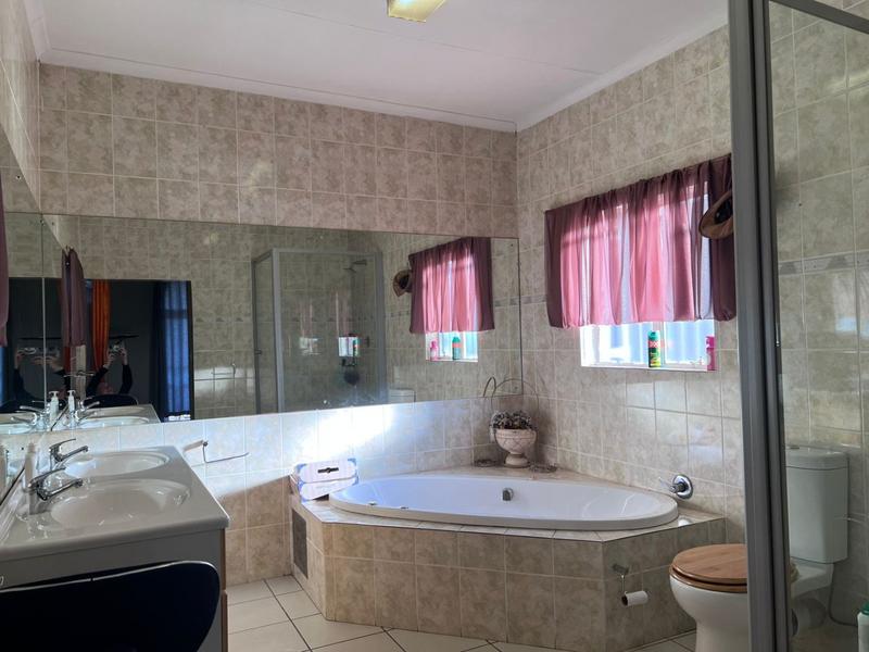 4 Bedroom Property for Sale in Magalieskruin Gauteng