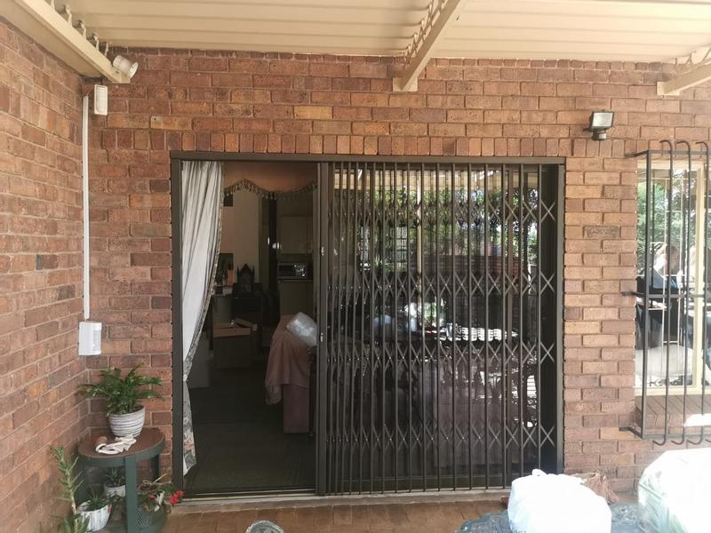 To Let 2 Bedroom Property for Rent in Ashlea Gardens Gauteng