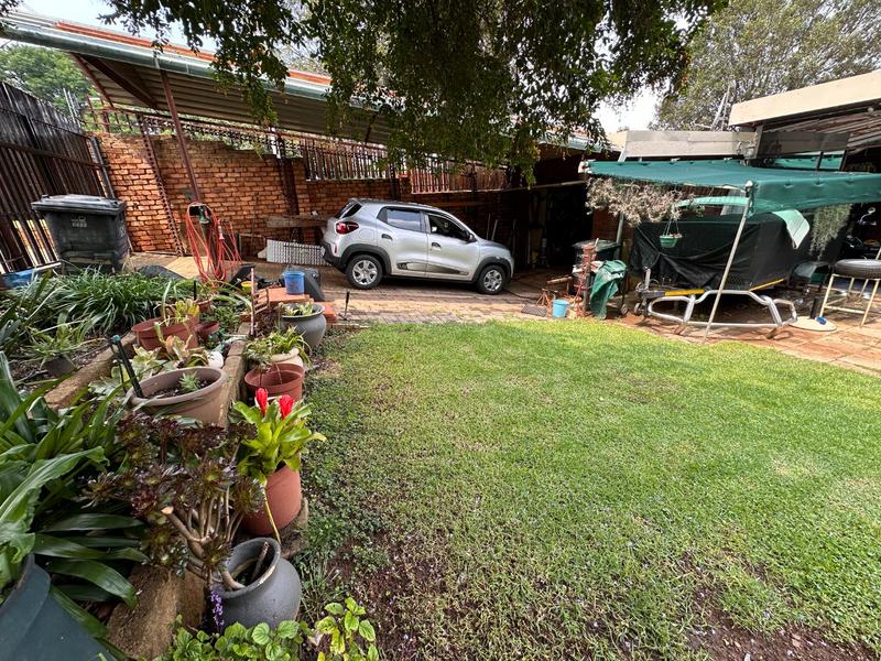 3 Bedroom Property for Sale in Mountain View Gauteng