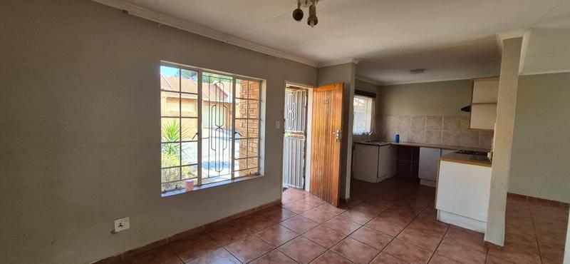 To Let 2 Bedroom Property for Rent in Eldoraigne Gauteng