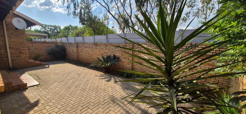 To Let 2 Bedroom Property for Rent in Eldoraigne Gauteng