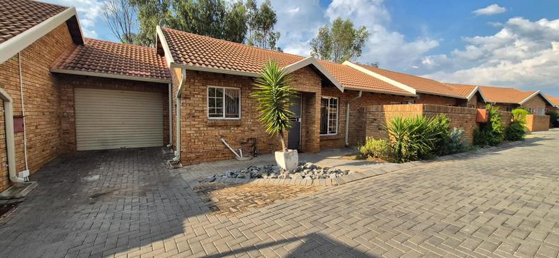 To Let 2 Bedroom Property for Rent in Eldoraigne Gauteng