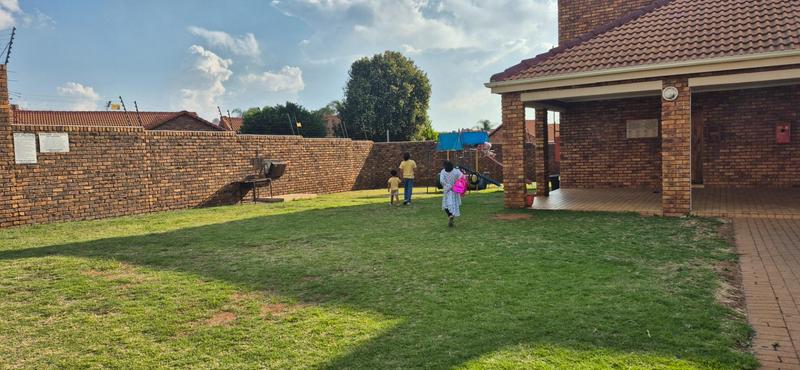 To Let 2 Bedroom Property for Rent in Eldoraigne Gauteng