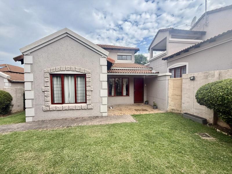 To Let 4 Bedroom Property for Rent in Sandringham Gauteng