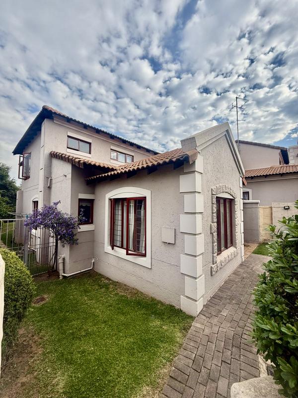 To Let 4 Bedroom Property for Rent in Sandringham Gauteng