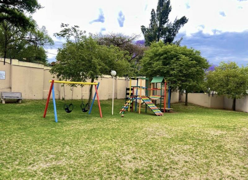 To Let 4 Bedroom Property for Rent in Sandringham Gauteng