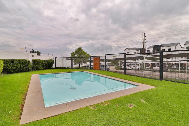 2 Bedroom Property for Sale in Greenstone Hill Gauteng