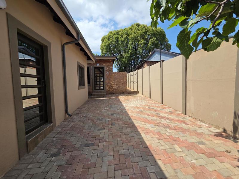 To Let 2 Bedroom Property for Rent in Erasmia Gauteng