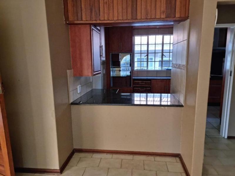 To Let 4 Bedroom Property for Rent in Gallo Manor Gauteng