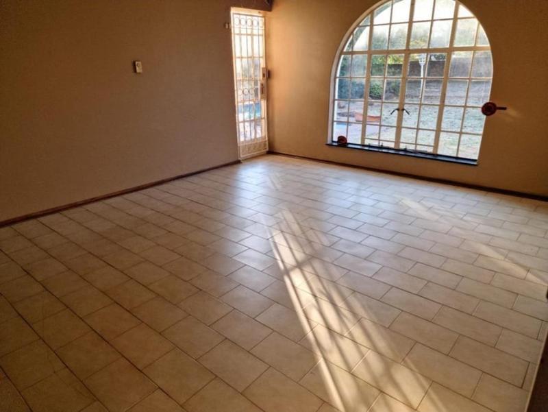 To Let 4 Bedroom Property for Rent in Gallo Manor Gauteng