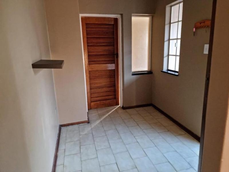 To Let 4 Bedroom Property for Rent in Gallo Manor Gauteng