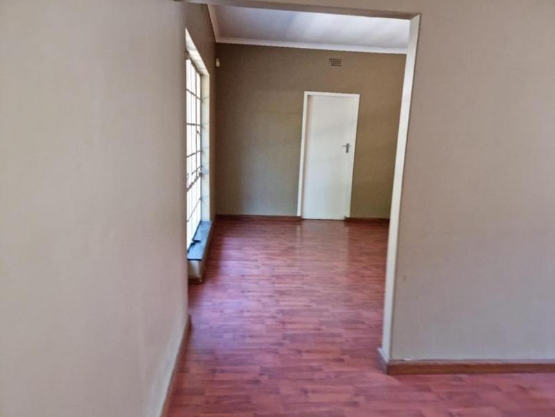 To Let 4 Bedroom Property for Rent in Gallo Manor Gauteng