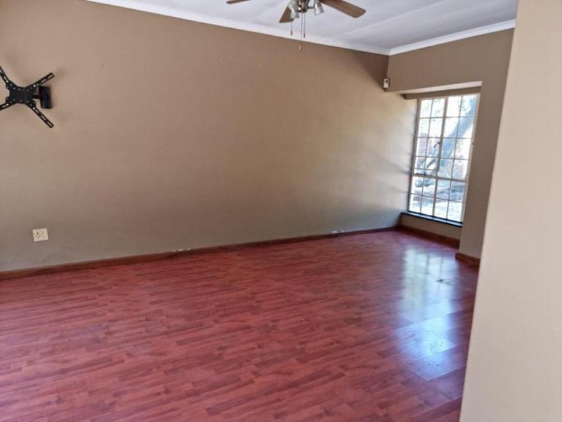 To Let 4 Bedroom Property for Rent in Gallo Manor Gauteng