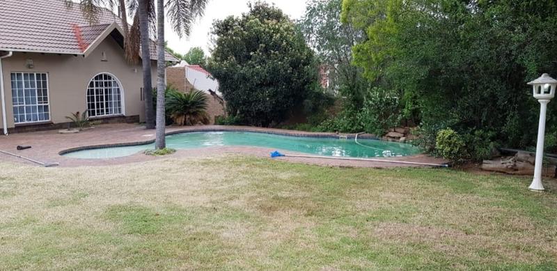 To Let 4 Bedroom Property for Rent in Gallo Manor Gauteng