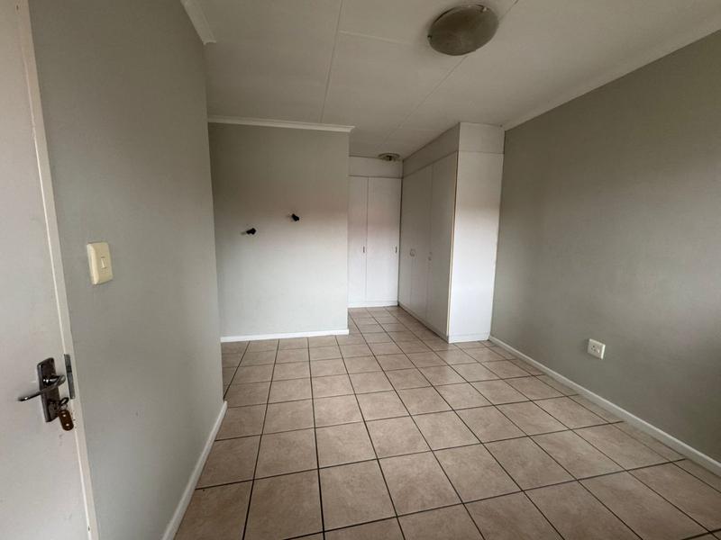 To Let 1 Bedroom Property for Rent in Noordhang Gauteng