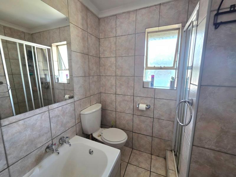 2 Bedroom Property for Sale in Freeway Park Gauteng
