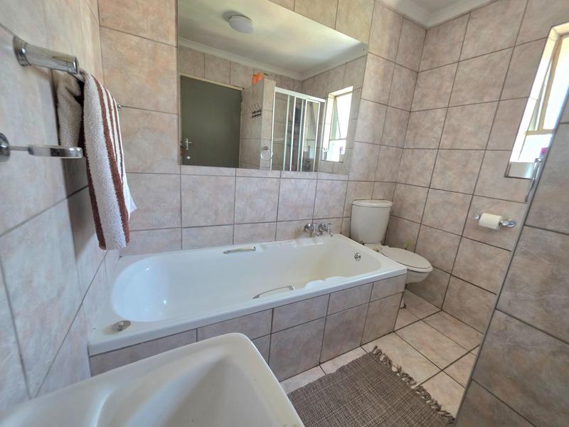 2 Bedroom Property for Sale in Freeway Park Gauteng