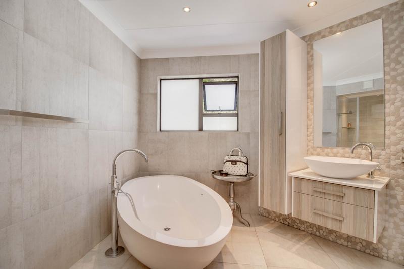 To Let 4 Bedroom Property for Rent in Dainfern Golf Estate Gauteng